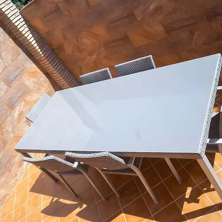 Casa Cerca Del Pueblo Terraza Privada Alquilamos A Familias